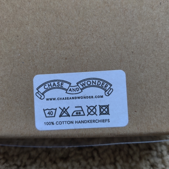 NEW The sophisticated dog Handkerchief set - Picture 2 of 2